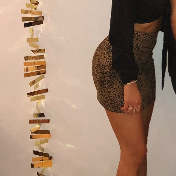 Cheetah print mini skirt - Picture 3 of 3